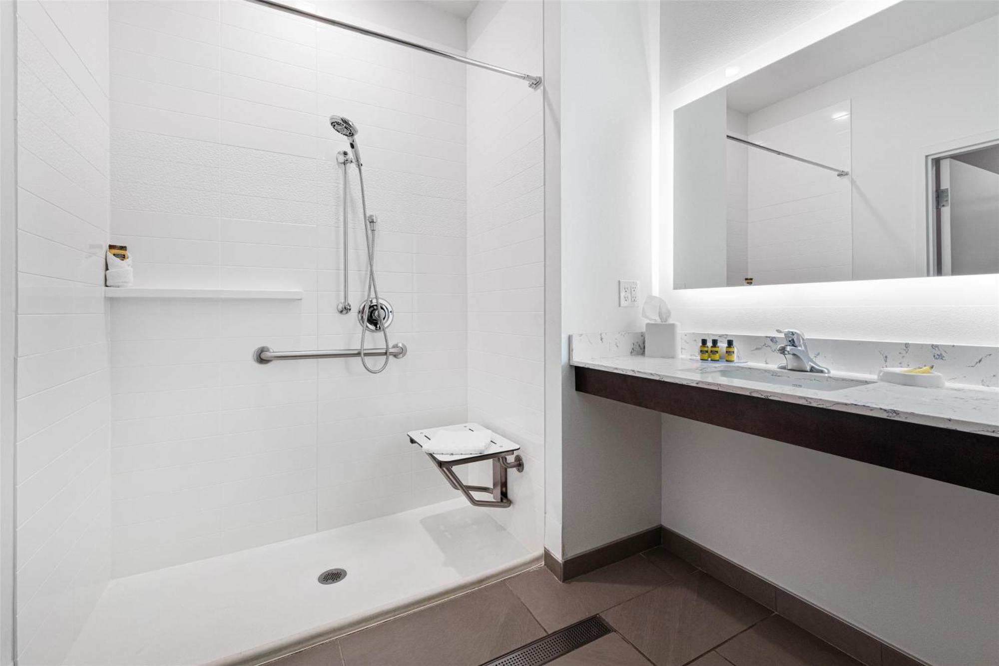Western & Hotel 3*