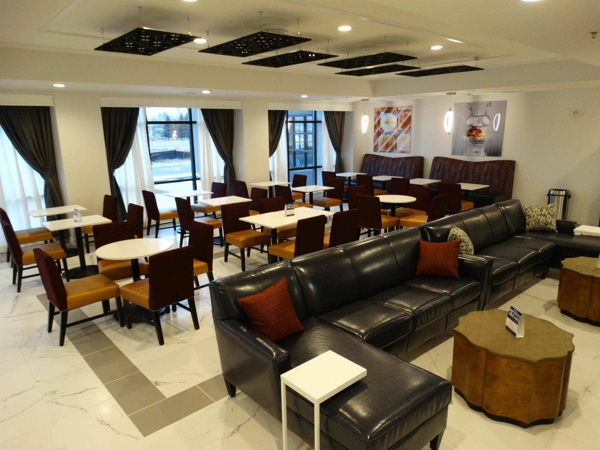 Western & Hotel 3*